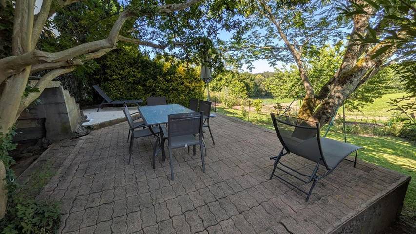 Location de vacances pour 6 personnes, avec Balcon et Terrasse ainsi que Jardin et Vue à Vaureilles