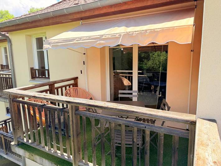 Gîte pour 4 personnes, avec Balcon et Terrasse ainsi que Jardin et Piscine à Levernois - 4