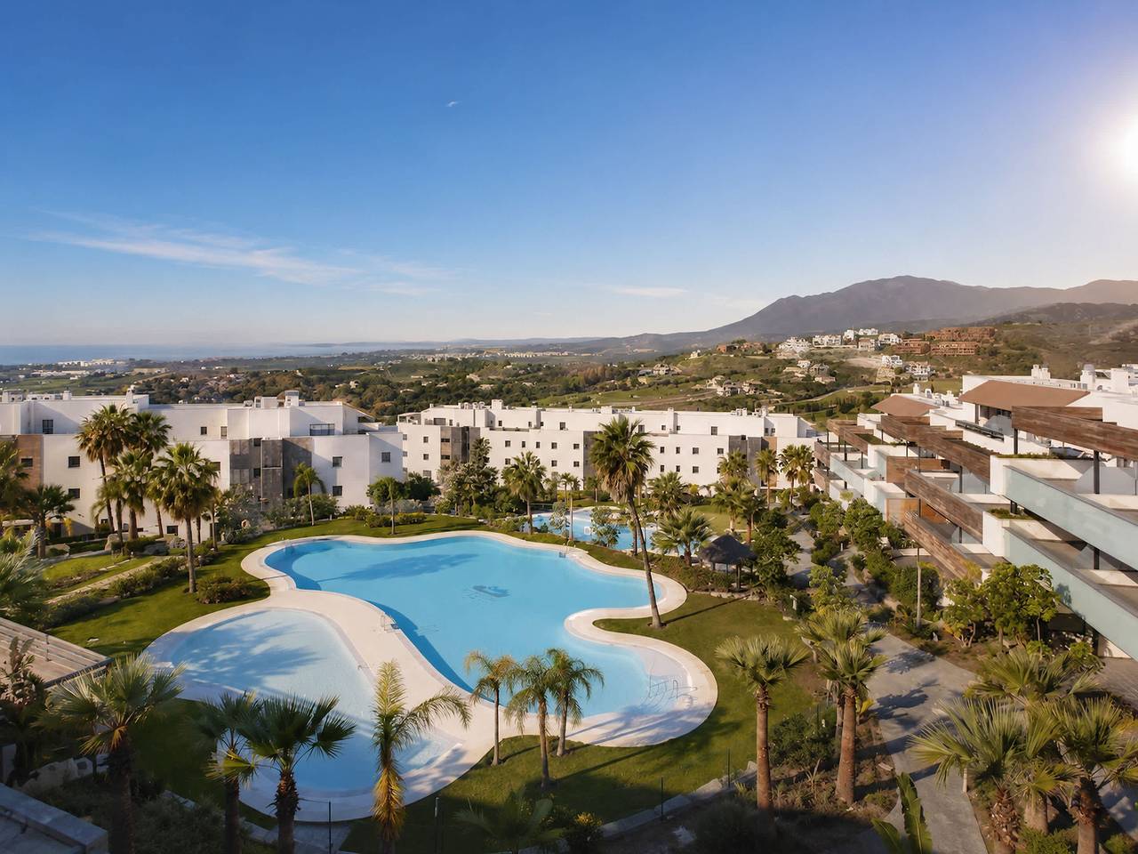 Geheel appartement, Hoyo | Resort Golf Views Pools Parking Paddle in Royal Flamingos Golf Resort, Benahavís