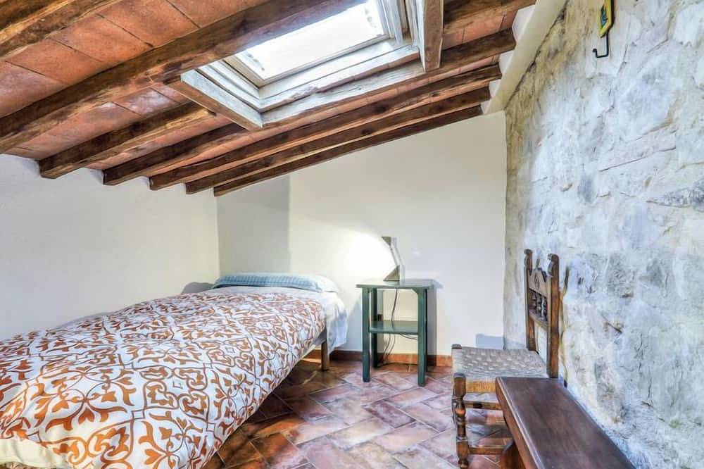 Farmhouse with beautiful pool and jacuzzi, panoramic location in chianti in Castellina in Chianti, Chianti
