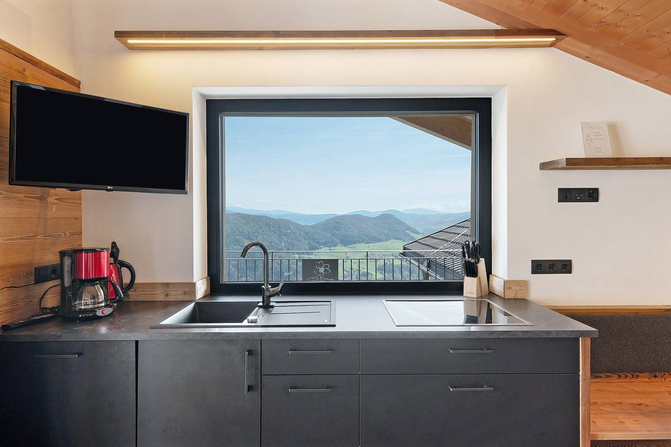Ganze Wohnung, Ferienwohnung 'Platiederhof Apt Tschöfas' mit Bergblick, Terrasse und Wlan in Tschöfas, Lajen