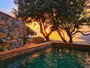 Cottage pour 4 personnes, avec piscine à Viggianello