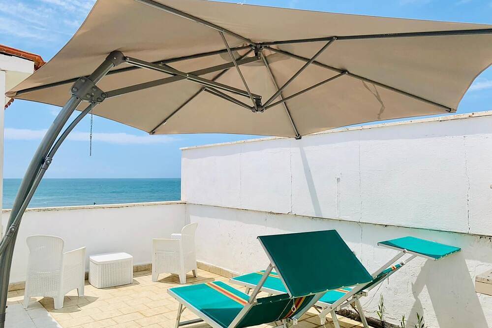 Entire apartment, Sea view apartment with private beach in Santa Marinella, Rome Province