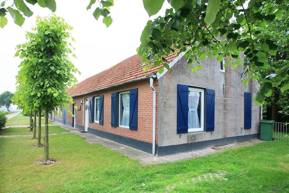 Bauernhaus in Nederweert am Kanal in Nationalpark De Groote Peel
