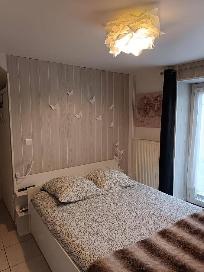 Cottage pour 2 personnes, avec vue et jardin dans Francin