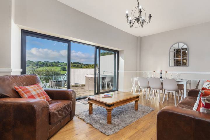 Cottage for 8 people, with garden and hot tub, child-friendly in Saundersfoot