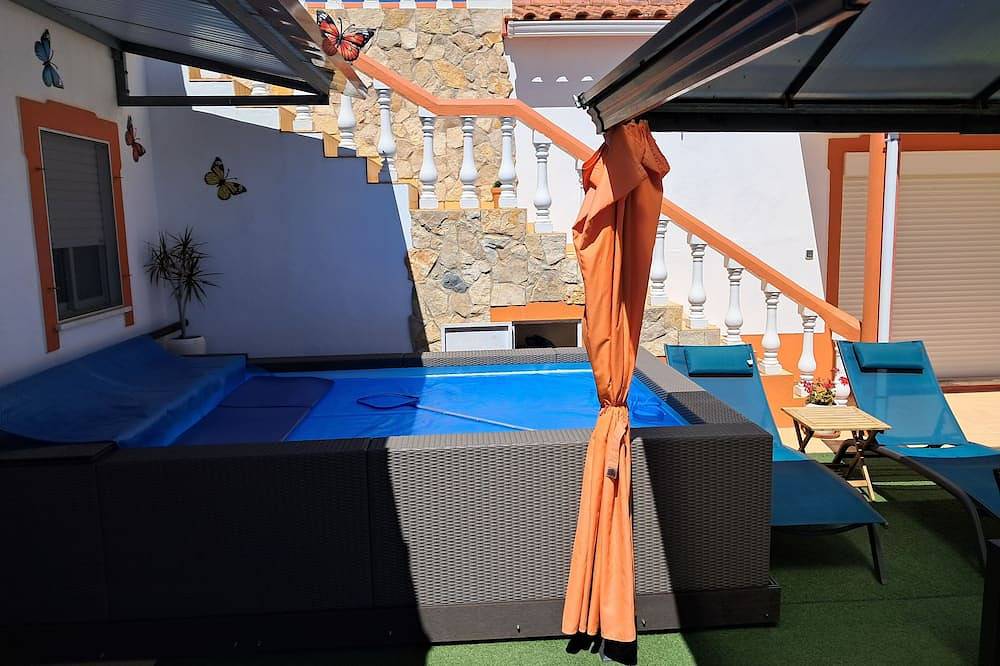 Villa  privada com Plunge pool perto da praia com 2 grandes terraços e Hi-fi in Odiáxere, Distrito de Faro