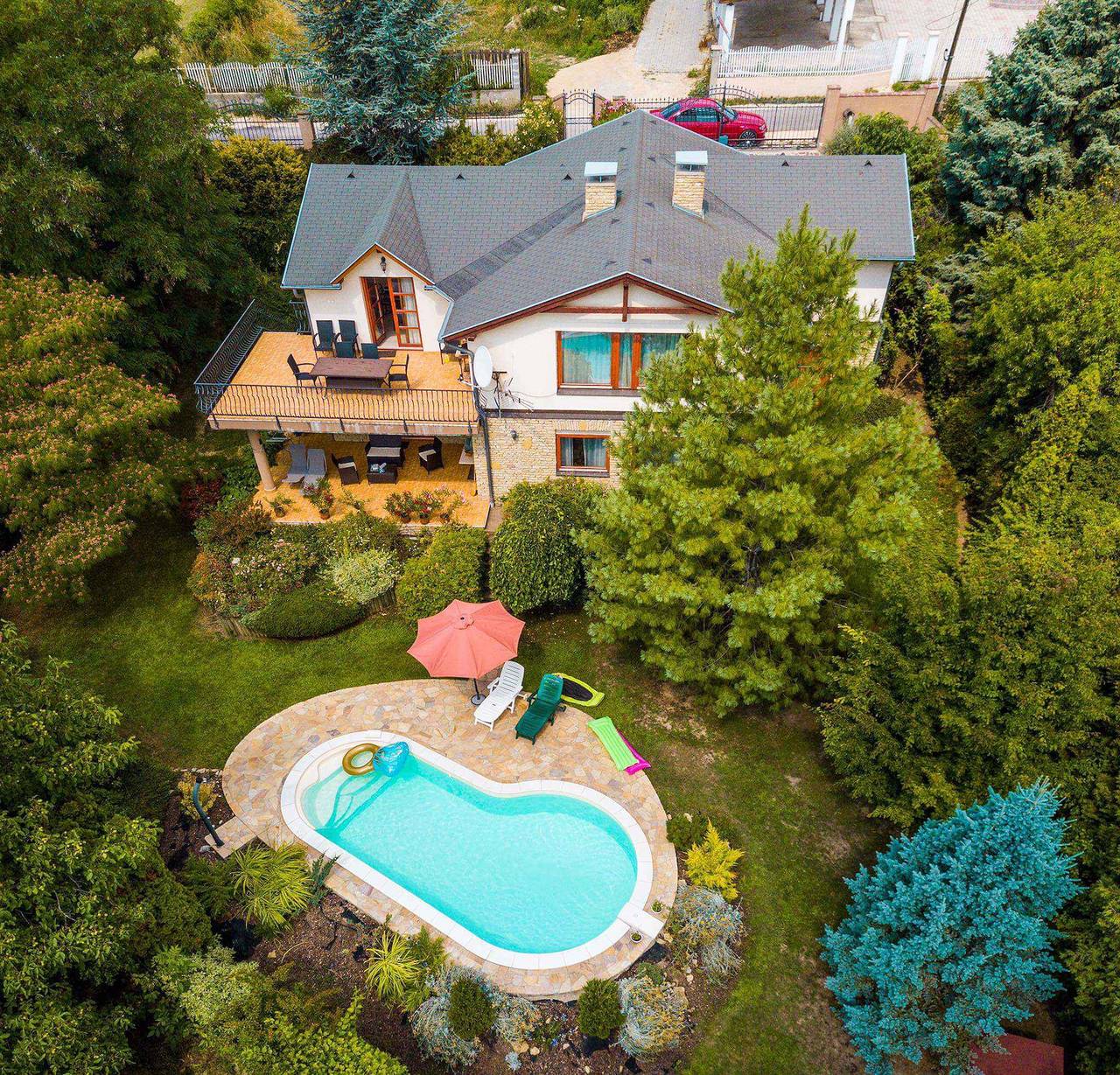 Ferienhaus mit Pool und Ausblick zum Balaton für Familien  in Balatonalmadi, Plattensee nordufer