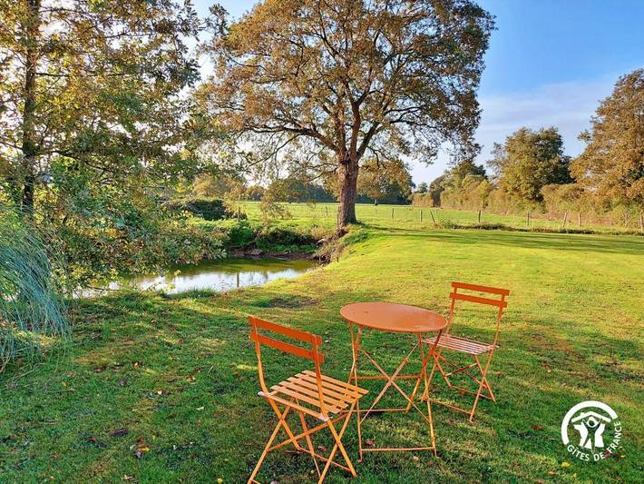 Location de vacances pour 10 personnes, avec terrasse et jardin à Gennes-sur-Glaize - 2