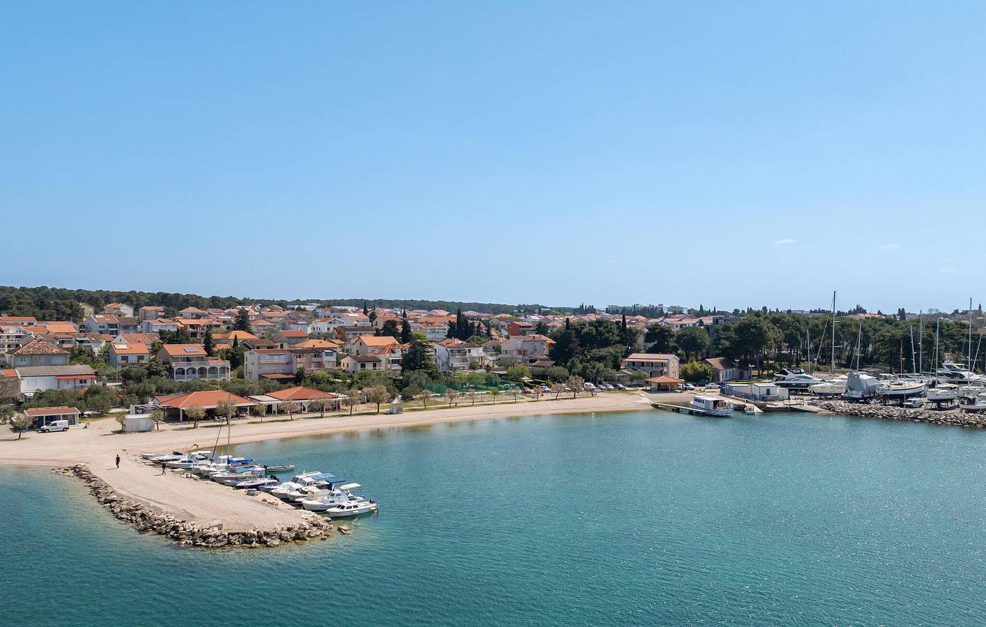 Appartement de vacances entier, Appartement confortable de 2 chambres avec terrasse, Wi-Fi, à 1,5 km de la plage in Biograd na Moru, Région de Zadar