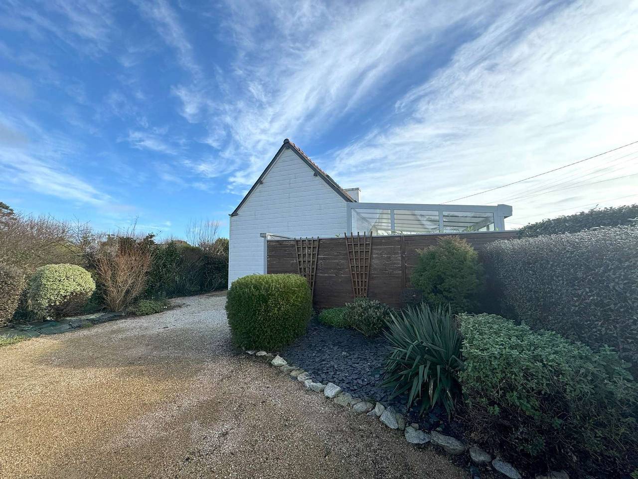 Seaside House with Wifi, Veranda, and Parking – 320m from the Beach in Trégastel in Trégastel, Pink Granite Coast