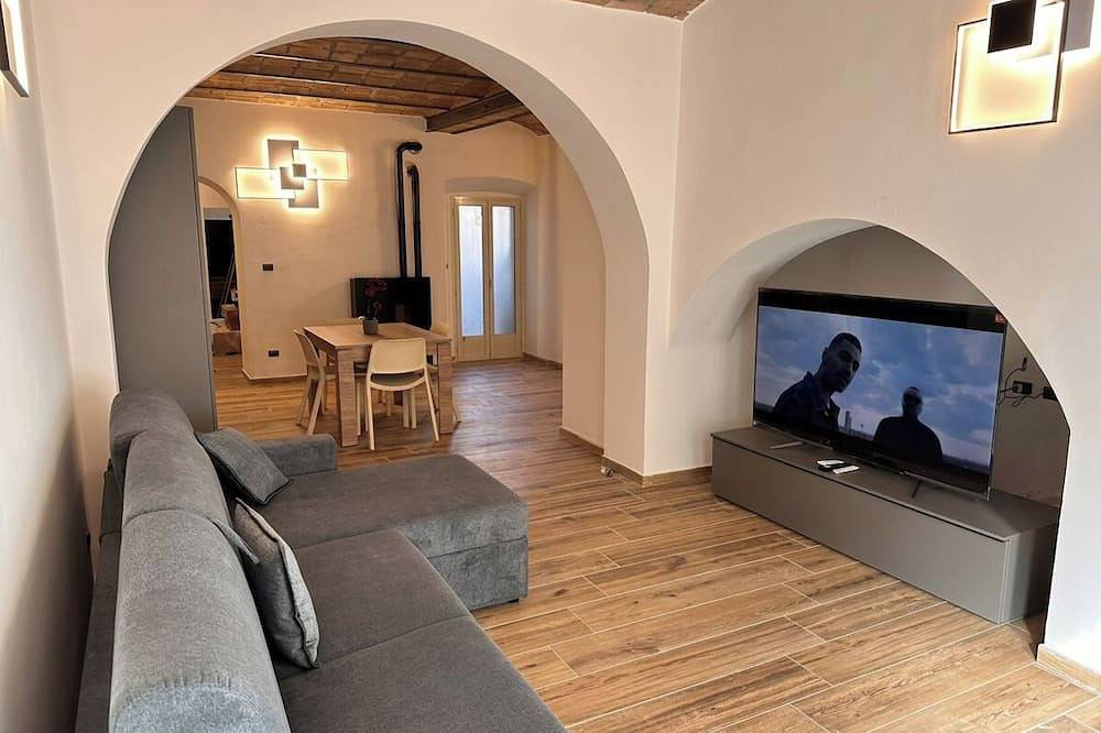 Sofia's House Lago di Bolsena - Modern design with garden 150m from the lake in Marta, Bolsenasee