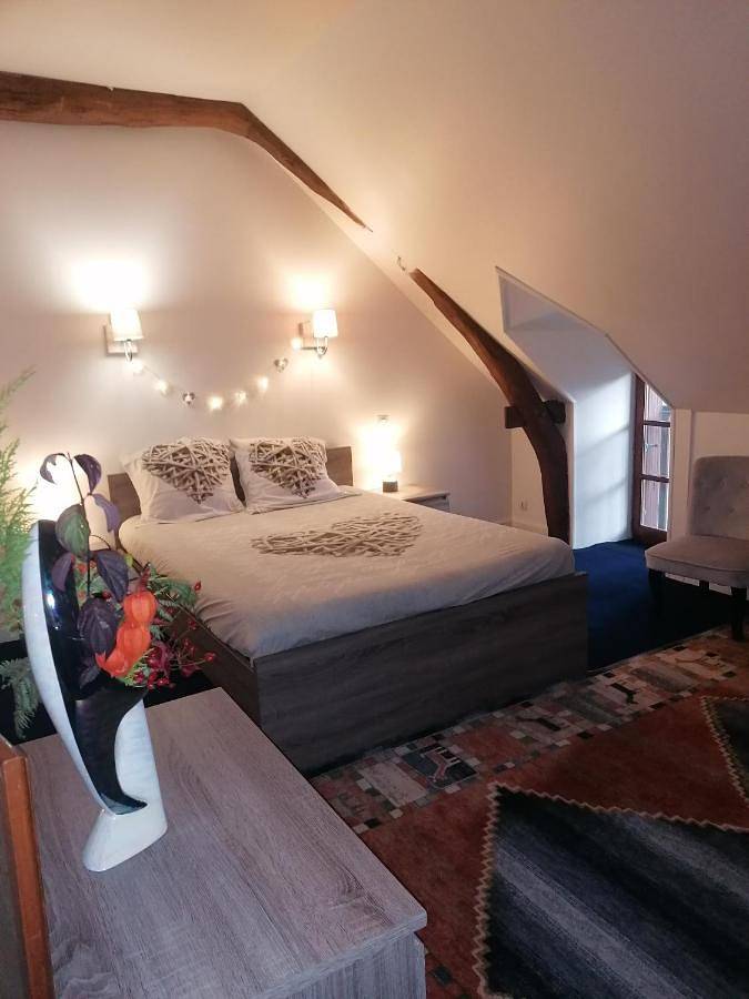 Maison d’hôte pour 3 personnes, avec piscine ainsi que vue et jardin