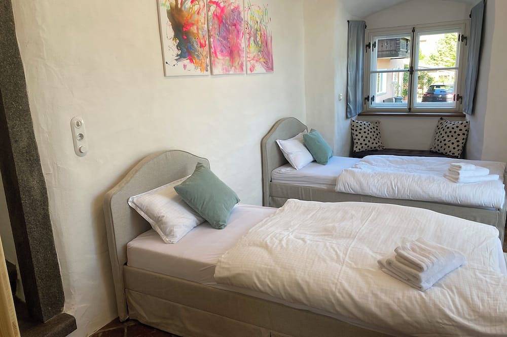 Ganze Wohnung, Glockenturm der Schlosskapelle-Ein kunterbunter Urlaub im Bayerischen Wald in Schwarzach, Ostbayern