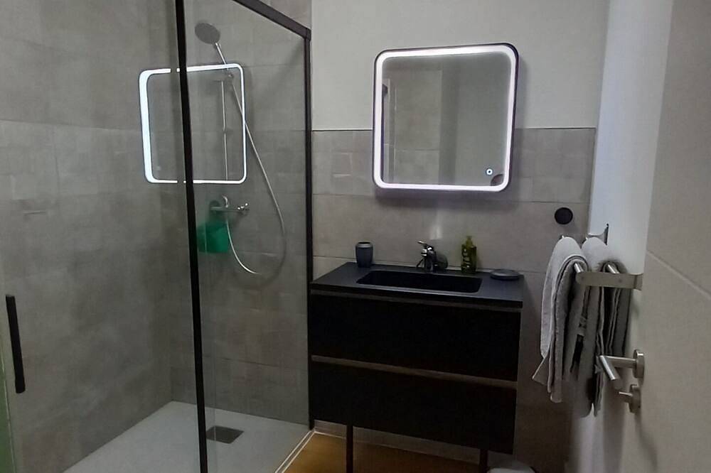 Entire apartment, Appartement T2 avec terrasse dans propriété neuve Ceyreste in Ceyreste, Marseille region