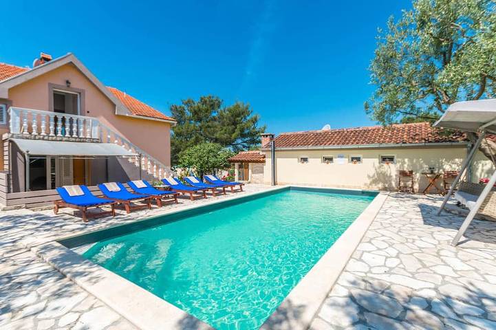 Ferienhaus für 5 Personen, mit Pool und Whirlpool in Sveti Filip i Jakov