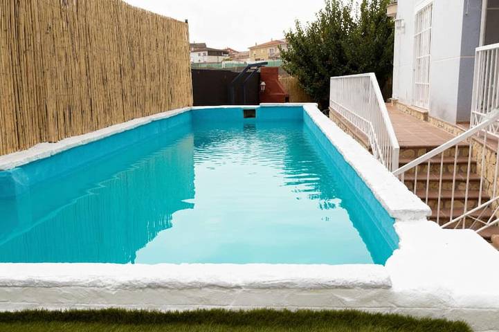 Casa rural para 12 personas, con jacuzzi además de balcón y jardín - 1
