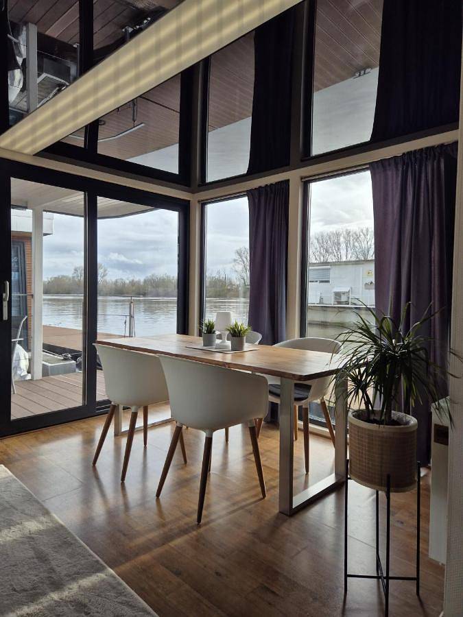 Hausboot Appartments in Wiesbaden, Südhessen