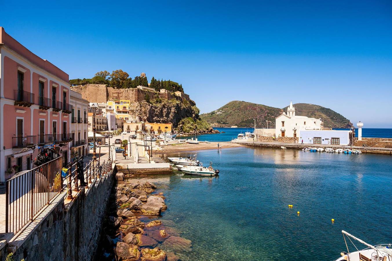Ganze Wohnung, Ferienwohnung für 5 Personen mit Terrasse in Lipari