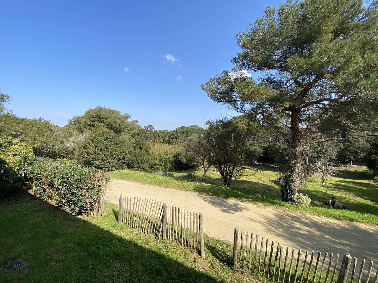Duplex villa, peaceful, 10 guests, near south cliffs in Hyeres, Mediterranean Coast (France)