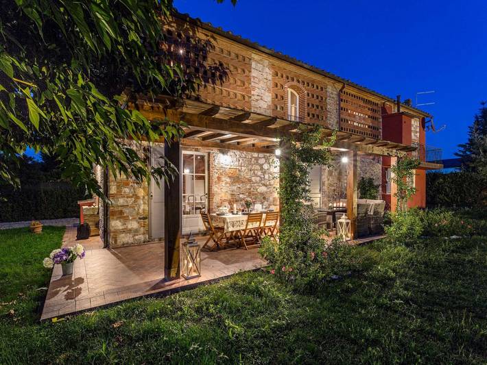 Agriturismo voor 8 personen, met tuin en zwembad in Lucca