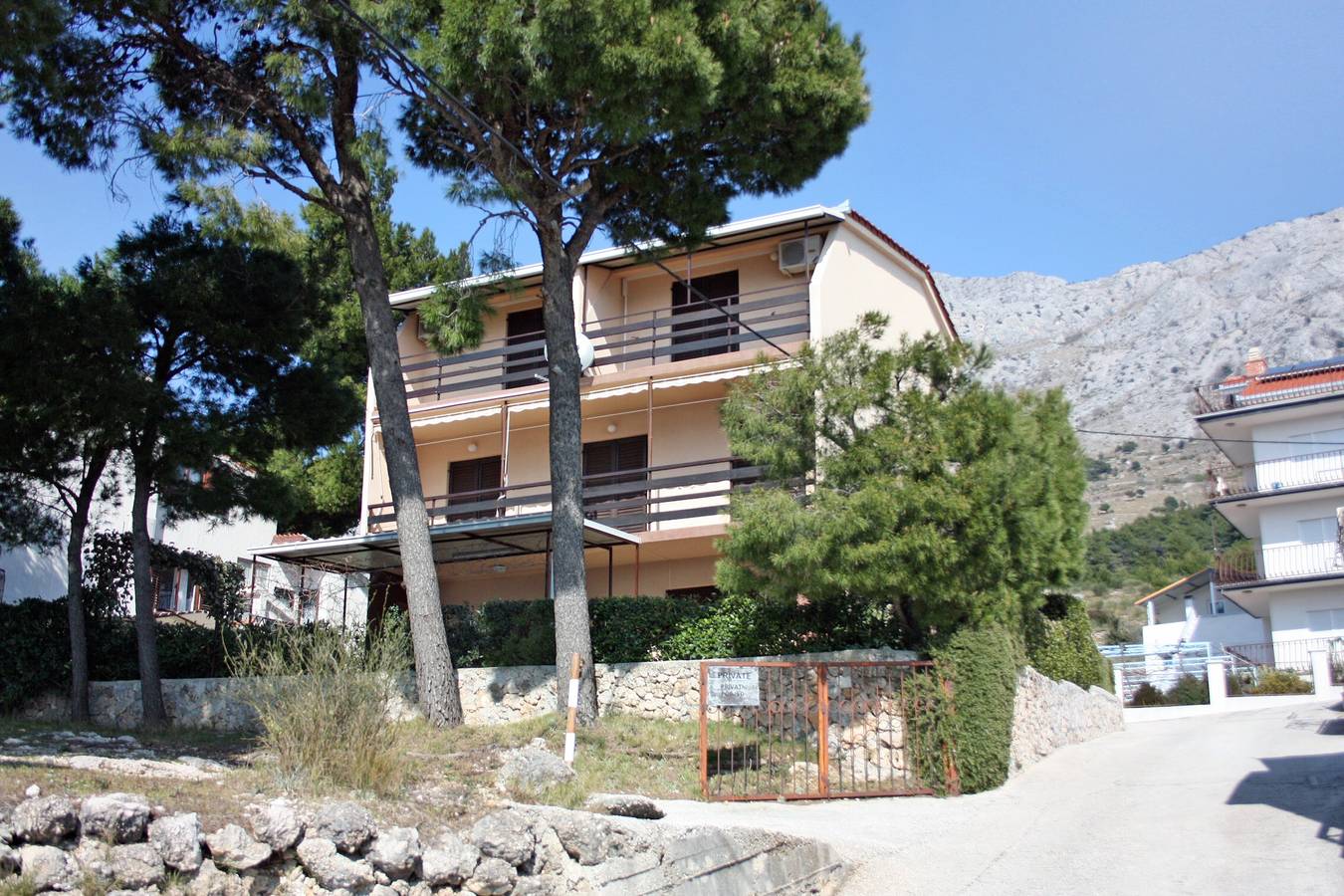 Cały apartament, Jednopokojowy apartament z balkonem i widokiem na morze Nemira, Omis A-5884-c in Omiš, Żupania splicko-dalmatyńska