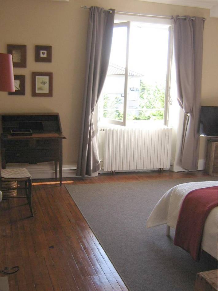 Location de vacances pour 3 personnes, avec jardin et piscine à Saint-Genis-Laval - 4