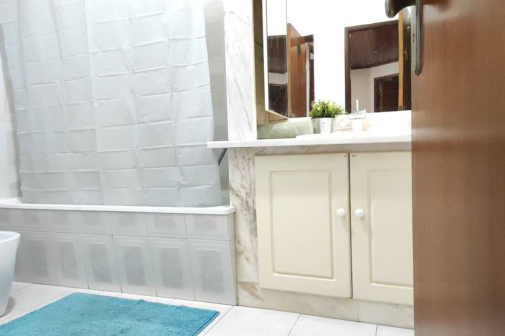 Ganze Wohnung, Private room A/C, Cable Tv, Wifi in Corroios, Halbinsel von Setúbal