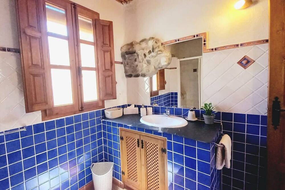 El Sol: casa rural con piscina en cueva! Montañas, la playa y Granada/Málaga. in Guájar-Faragüit, Los Guájares