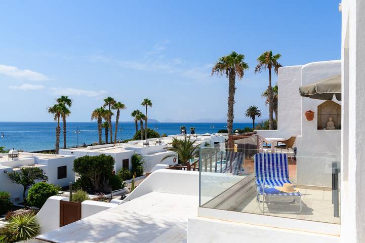 Ganze Wohnung, Apartment "Puerto Chico 8" mit Meerblick, gemeinschaftlich genutztem Pool, Terrasse und Wlan in Playa Blanca, Yaiza