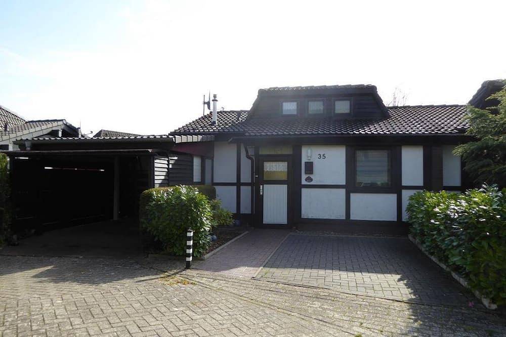 Ferienhaus Thokamaja - Ferienhaus, Dusche, Wc, 2 Schlafräume in Burhave, Butjadingen