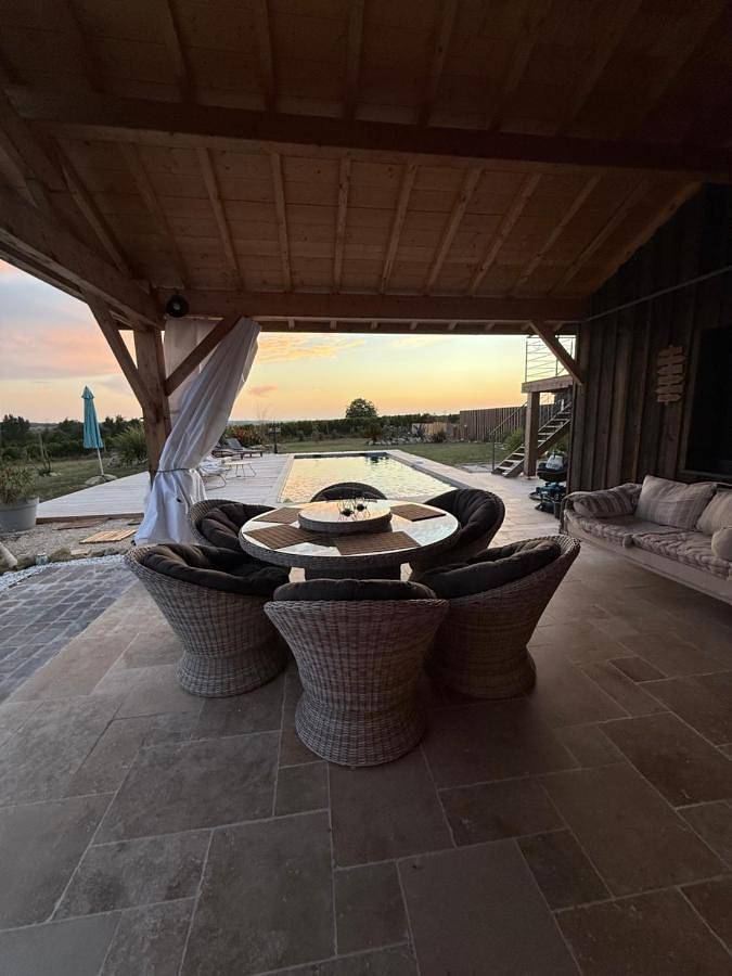 Location de vacances pour 5 personnes, avec jardin et terrasse ainsi que vue et piscine, animaux acceptés à Saint-Vivien-de-Monségur - 4