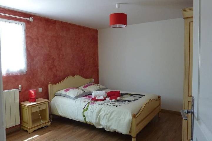 Gîte pour 5 personnes, avec jardin à Bardos - 2