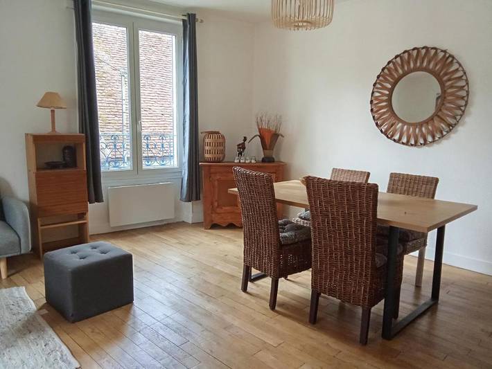 Gîte pour 5 personnes, avec jardin et vue, adapté aux familles à Châteauneuf-sur-Cher