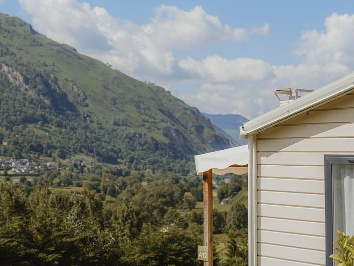 Camping Du Valentin - Mobilheim 2 personen - Welcome 2P - 1 Schlafzimmer, mit überdachter Terrasse in Laruns, Béarn