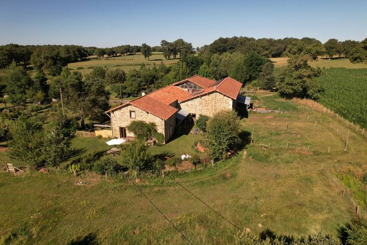 Gîte pour 4 personnes, avec jardin et terrasse dans Terres-de-Haute-Charente