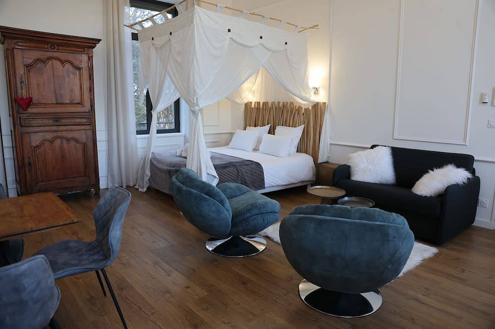 La Romantique, suite de luxe avec baignoire au Château La Vidalle in Vendres, Côte d'Améthyste