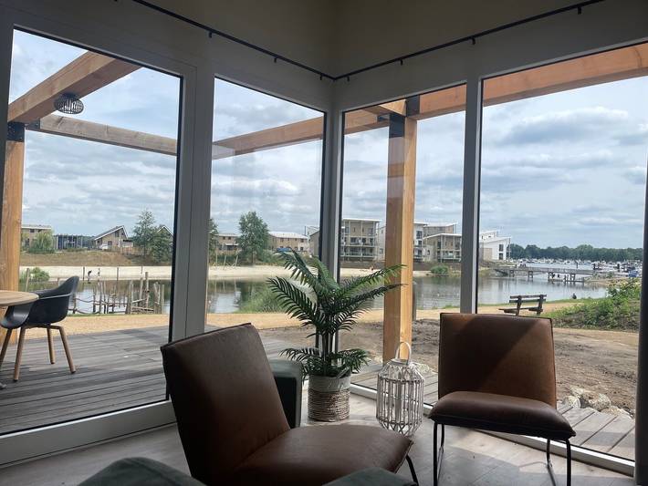 Ferienhaus für 4 Personen, mit Terrasse und Pool sowie Seeblick in Bergen (Limburg) - 2