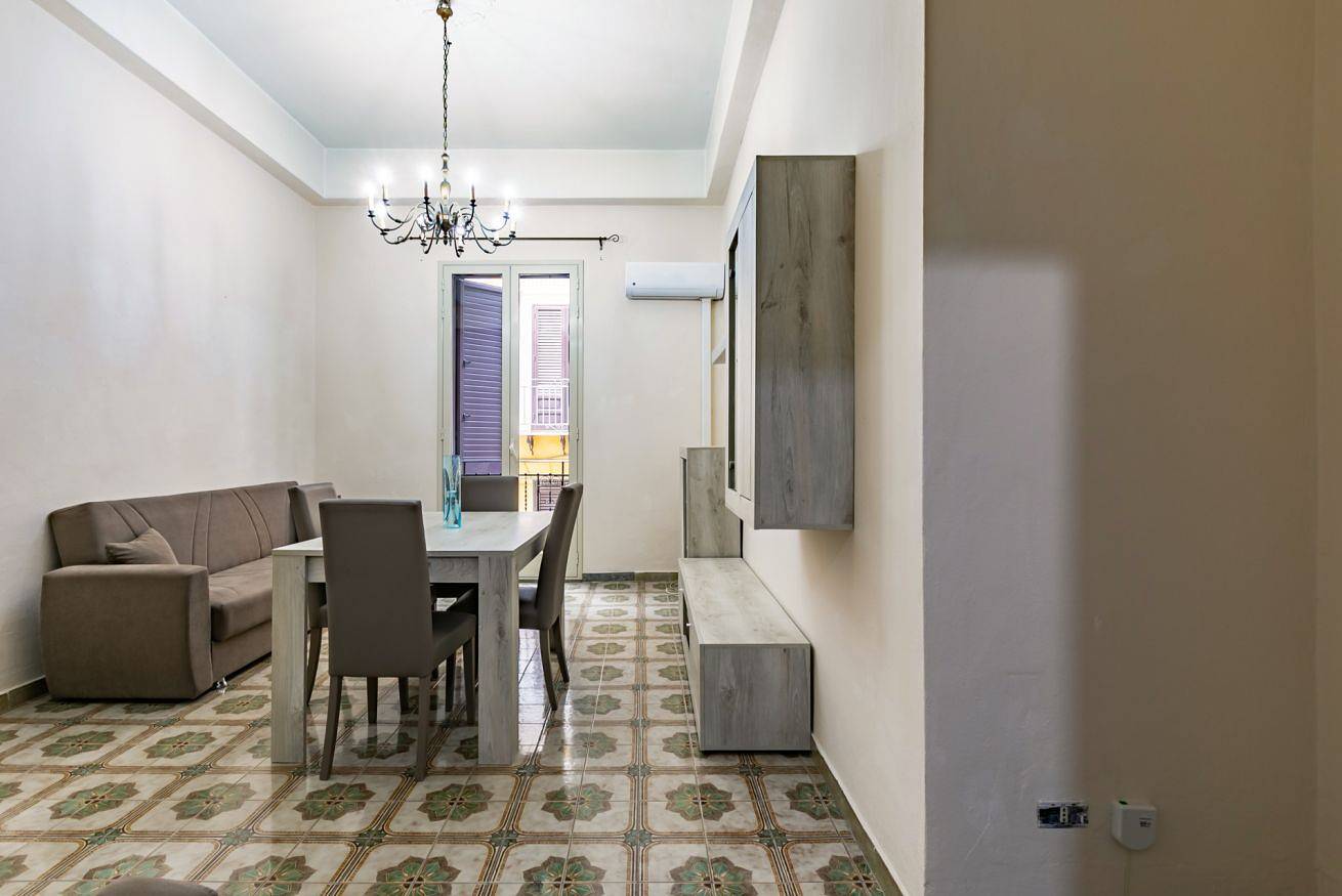 Cały apartament, Teatro Massimo Roomy Flat with Covered Terrace in Palermo, Prowincja Palermo