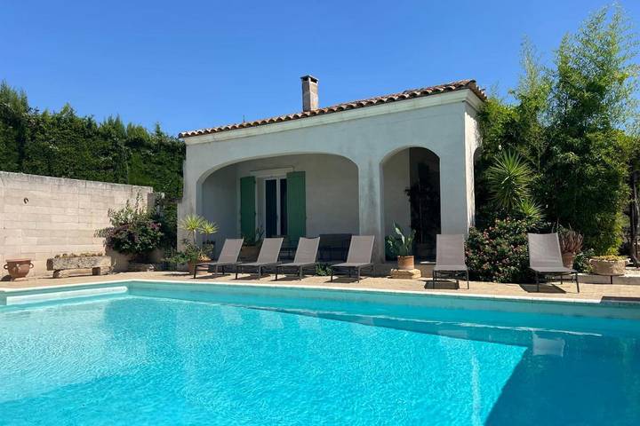 Villa pour 12 personnes, avec terrasse ainsi que jardin et piscine