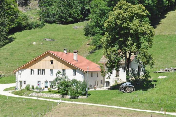 Gîte pour 8 personnes, avec Terrasse ainsi que Jardin et Vue à Le Locle