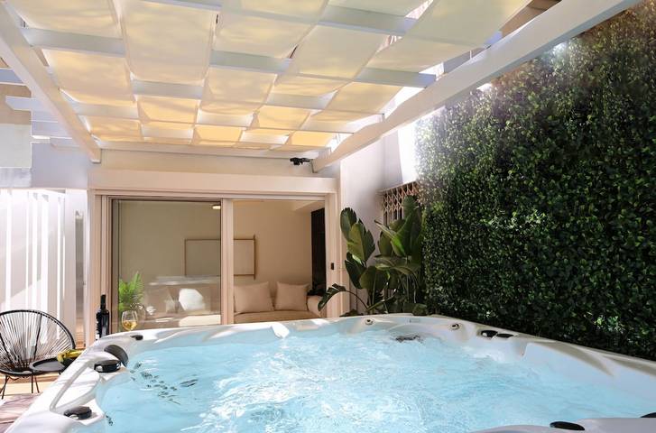 Ferienhaus für 4 Personen, mit Whirlpool und Garten