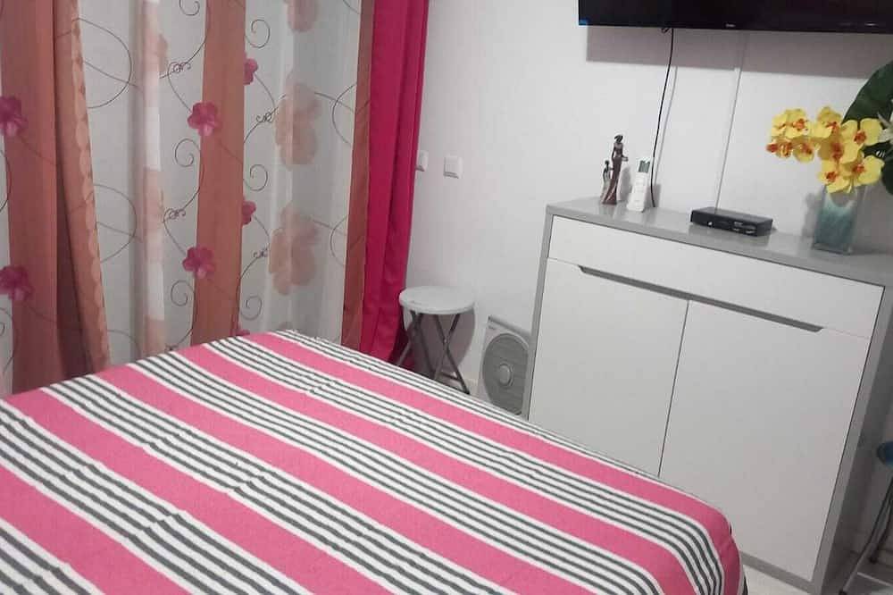 Olhao neues, helles, modernes, gut ausgestattetes Haus mit Terrasse und Solarium in Quelfes, Parque Natural da Ria Formosa