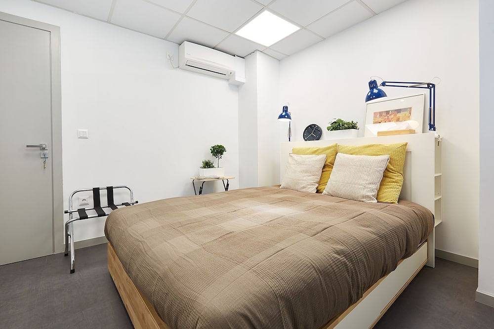 Entire apartment, Urban 4 Bedroom Modern Apartment in the heart of Athens in Central Section of Athens, Athens