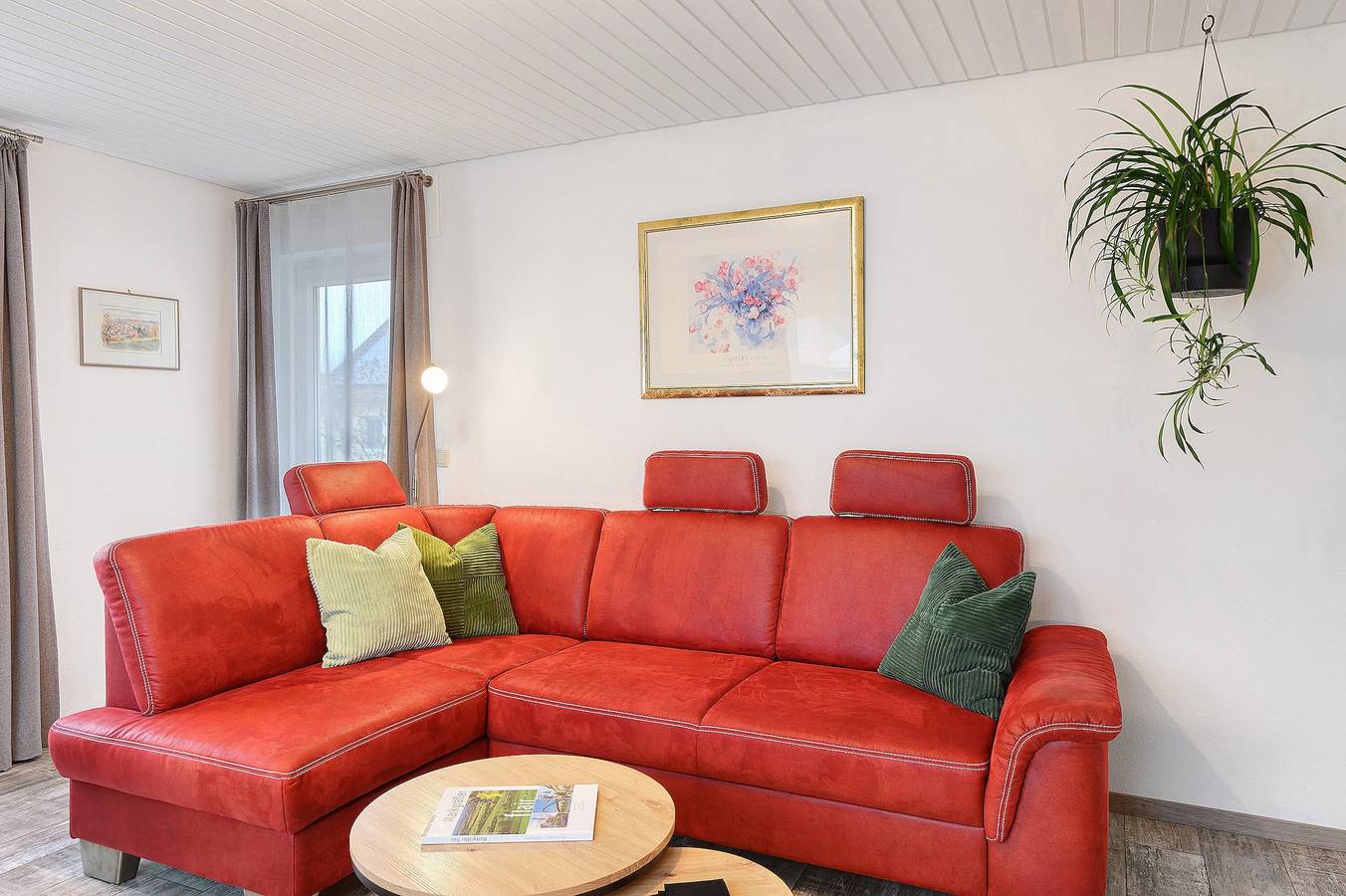 Geheel appartement, Vakantiewoning 'Kastanje' met bergzicht, gemeenschappelijke tuin en wifi in Müllheim, Zuidelijk Zwarte Woud