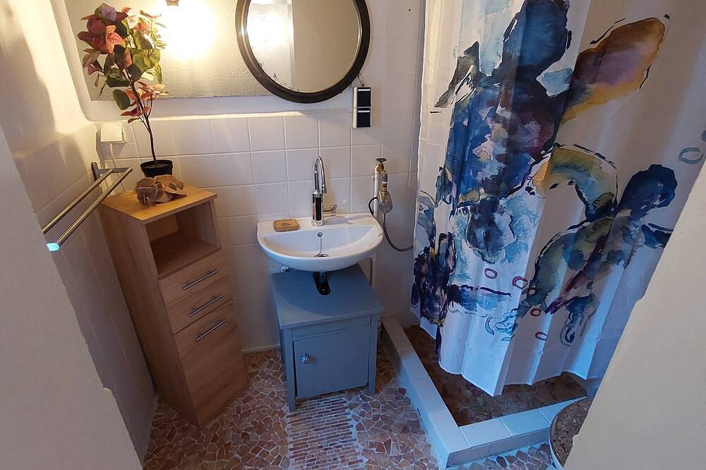 Gemütlicher Bungalow (mit Sauna) auf Wassergrundstück mit Steg. Berlin. in Wernsdorf, Königs Wusterhausen