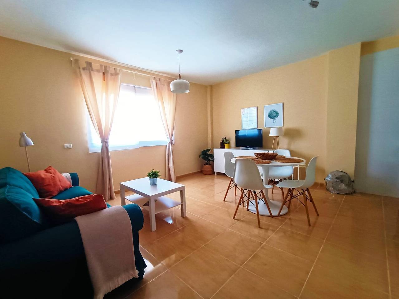 Casa vacacional 'Miramar 1' con terraza privada y Wi-Fi in San Sebastián de la Gomera, La Gomera