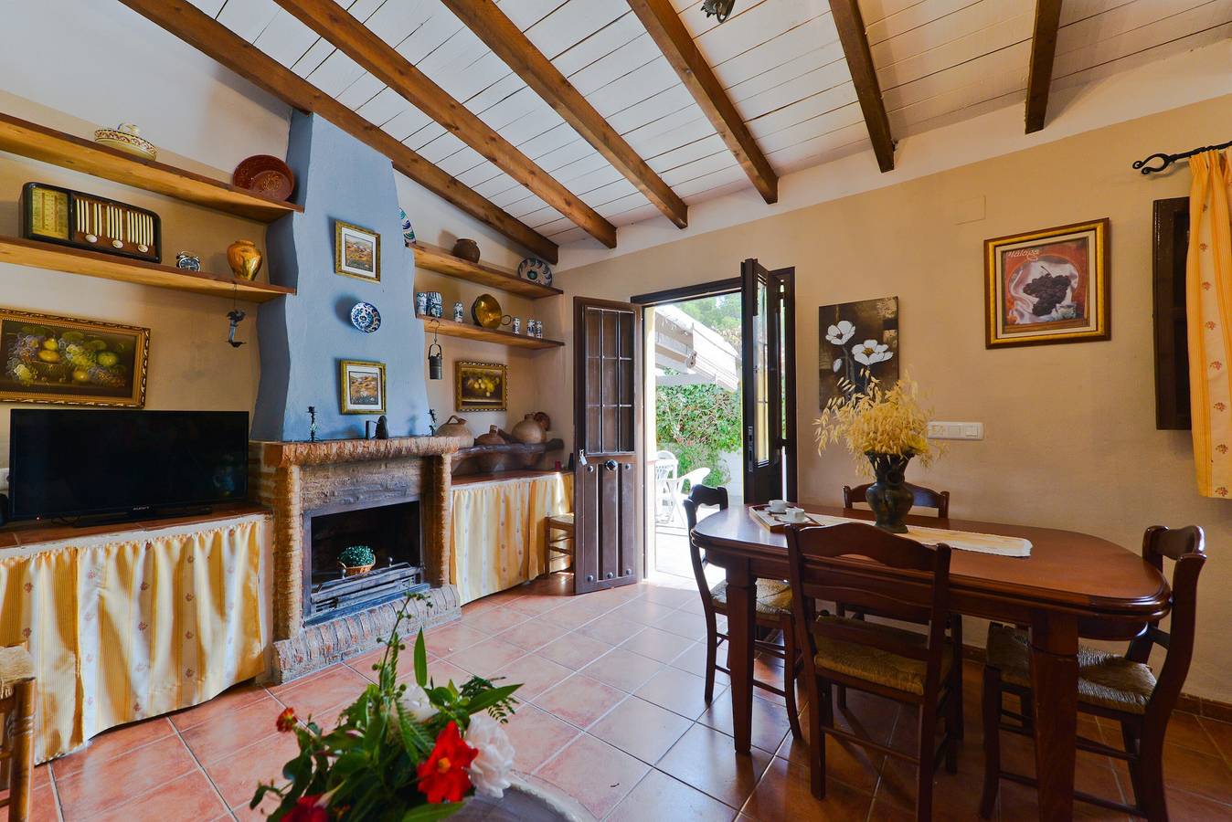 Casa En Montañas Tranquilas Con Piscina, Terraza, Jardín Y Wi-Fi in El Borge, Costa del Sol