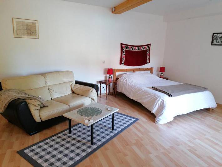 Location de vacances pour 2 personnes, avec terrasse ainsi que jardin et piscine à Saint-Georges-sur-Layon - 4