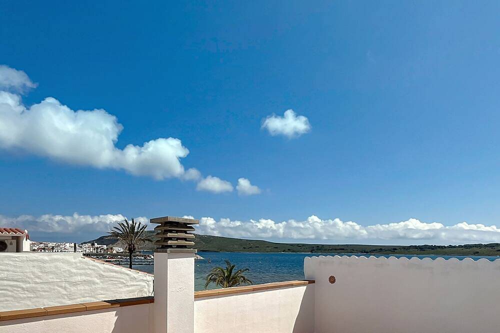 Entire apartment, Apartamento con vistas al mar en Fornells in Fornells, Es Mercadal